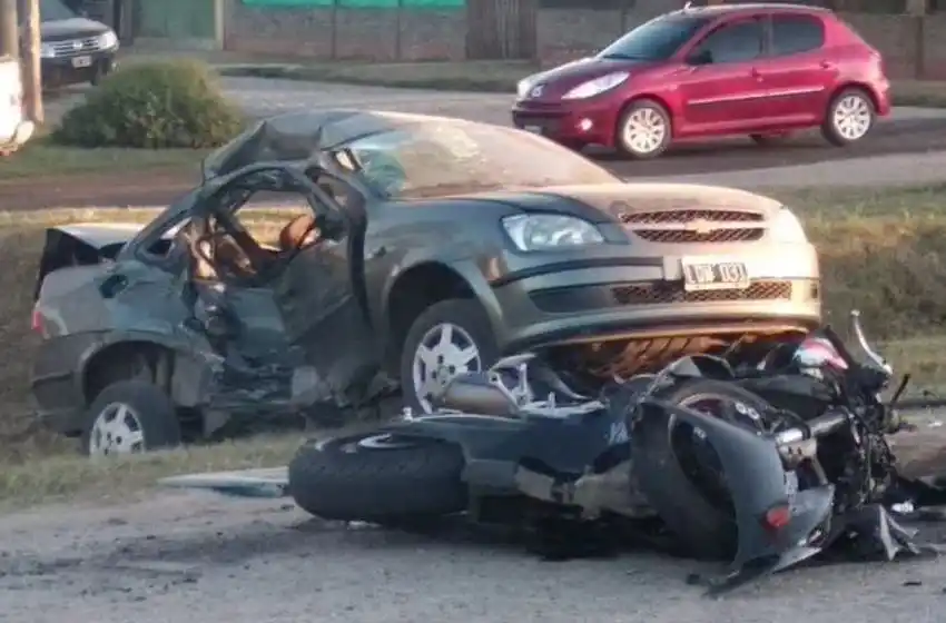 Accidente fatal: Un motociclista murió tras chocar con un auto volviendo de Funes