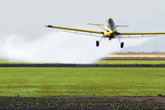 Tras críticas, modifican resolución de agroquímicos