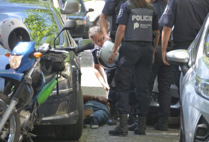Persecución policial en pleno centro para detener a un hombre que violó una perimetral