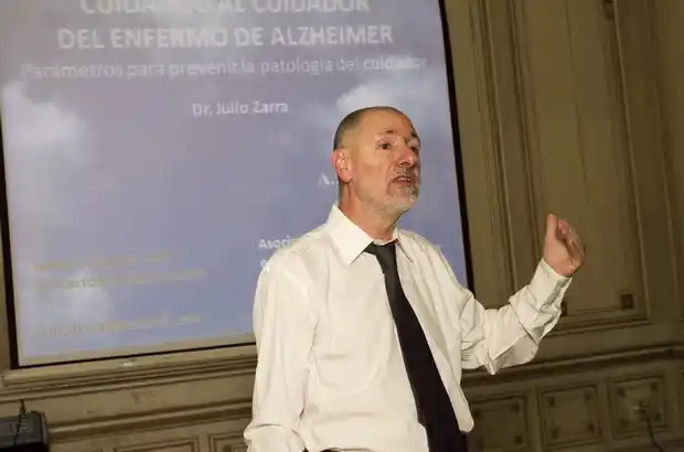 El padecer oculto del cuidador de un enfermo con Alzheimer
