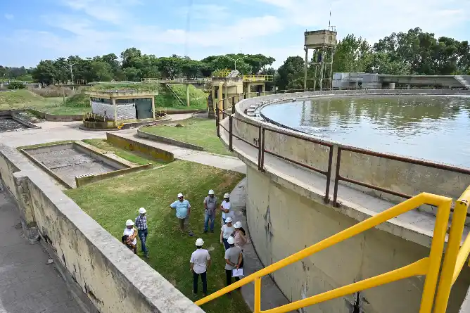Autoridades provinciales recorrieron la obra de ampliación de la Planta de Tratamiento Cloacal