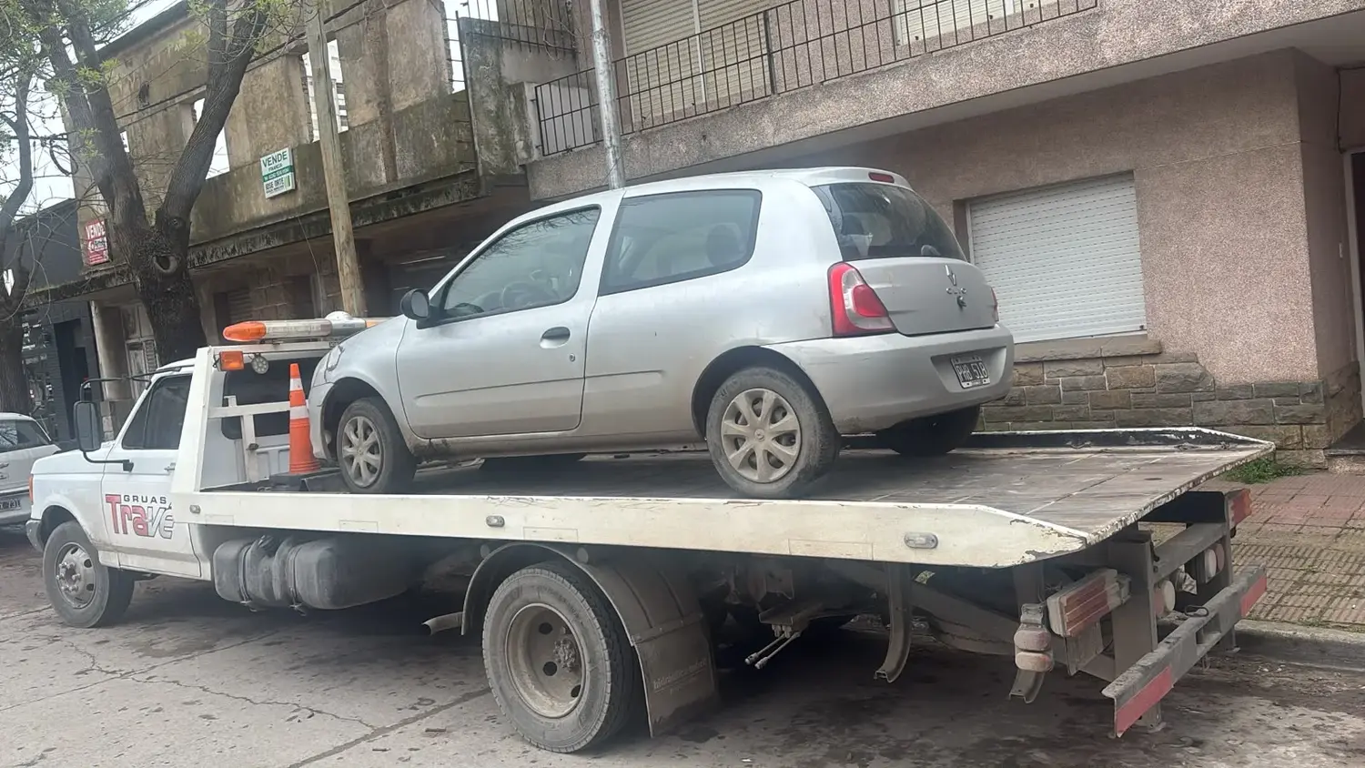 Encontraron un Renault Clio con pedido de secuestro en Necochea