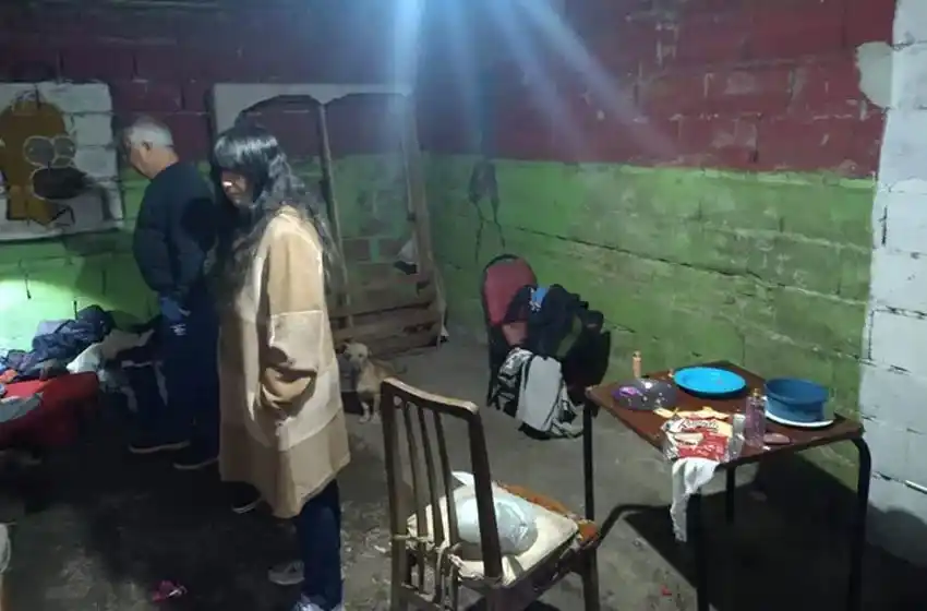 Una nena de 4 años quedó sola en su casa de barrio Tablada porque asesinaron a su padre