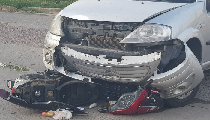 El choque ocurrió en la intersección de Caseros y Gomendio. Foto: La Opinión.