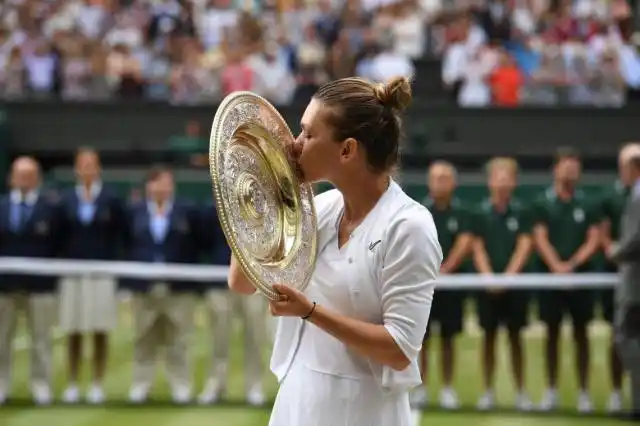 Simona Halep venció a Serena Williams en sólo 55 minutos y se coronó campeona en Wibledon