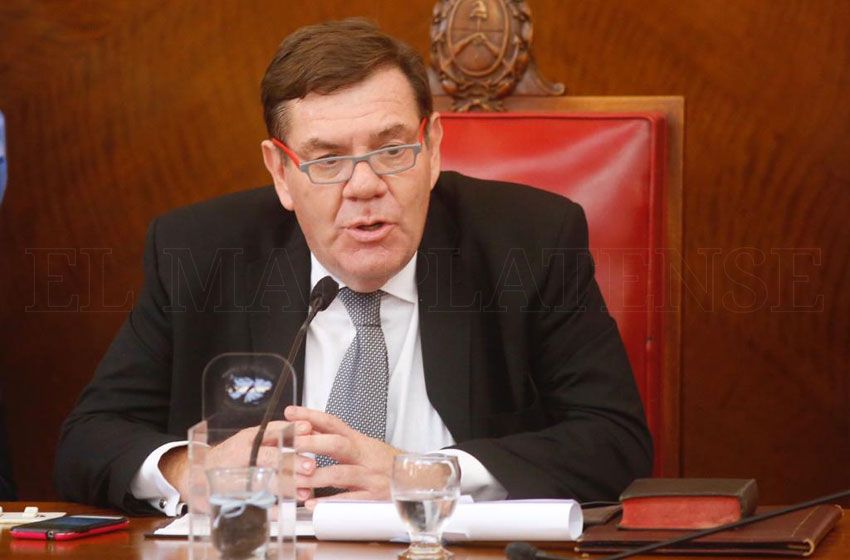Montenegro reducirá un 20% su sueldo y un 15% el de la planta política
