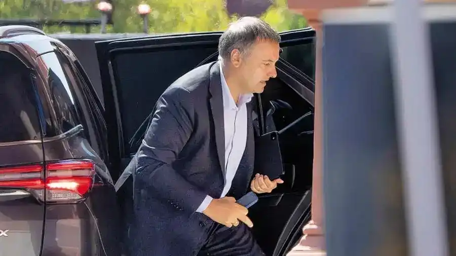 El Jefe de Gabinete, Manuel Adorni, encargado de recaudar las rentas de la Nación y ejecutar la Ley de Presupuesto Nacional