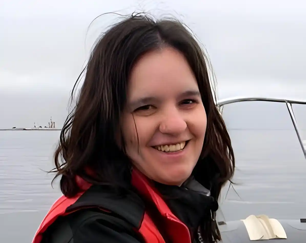 La profesional, oriunda de Rufino, se destaca en el trabajo con los animales marinos de nuestro sur. Foto: Gentileza.