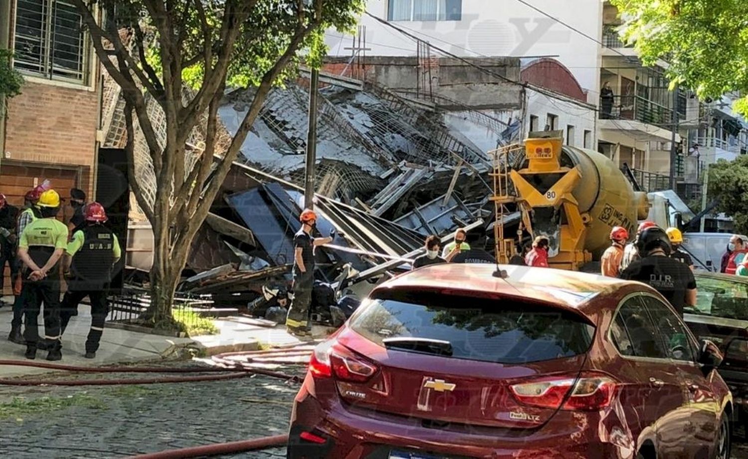 Rescataron a seis obreros tras el derrumbe en una obra en Belgrano