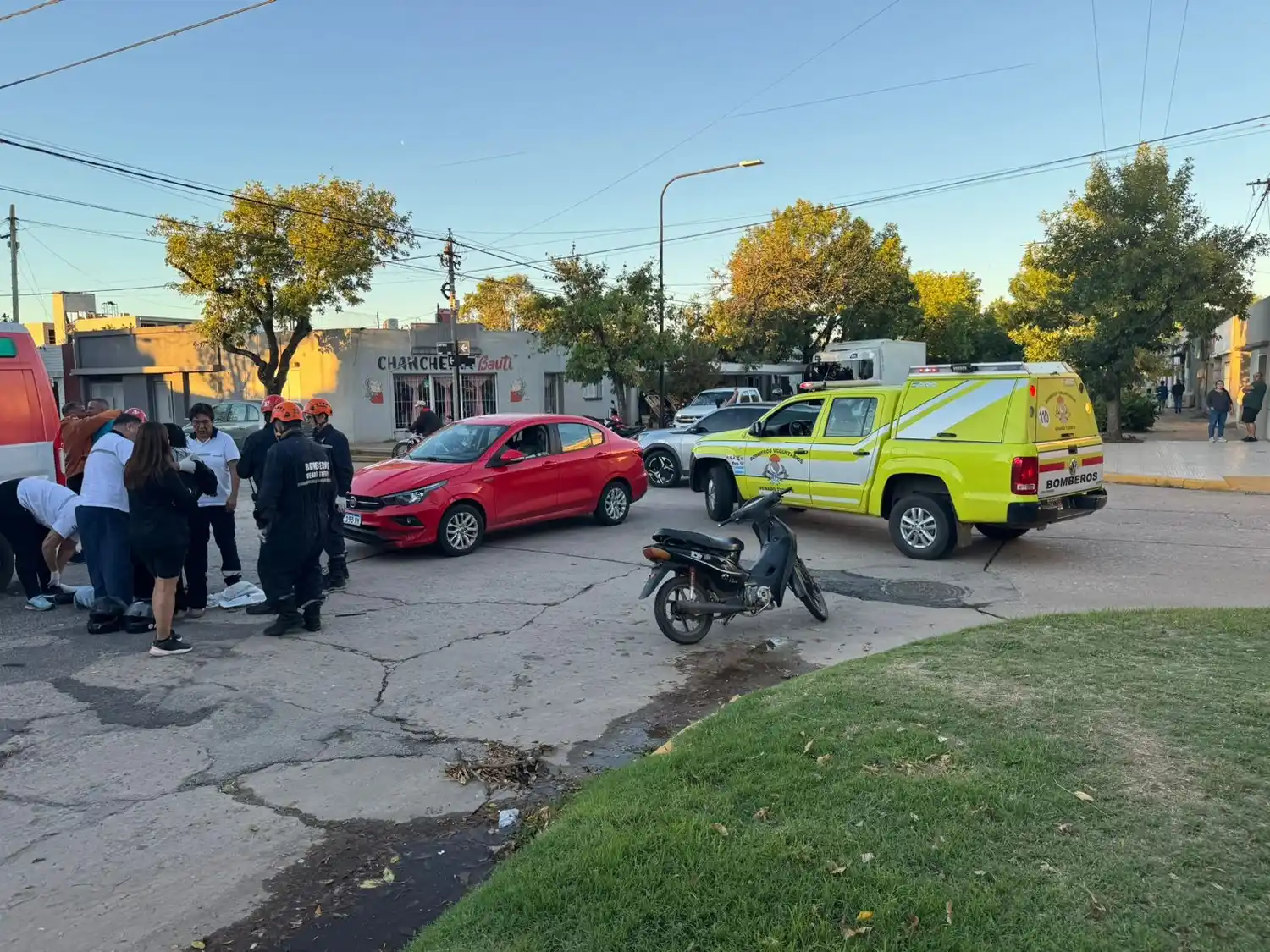 Servicios de emergencia con arduo trabajo este sábado.