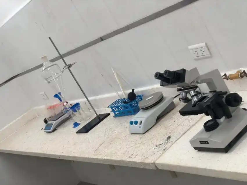 Entrega de equipamiento de laboratorio para el diagnóstico de triquinosis