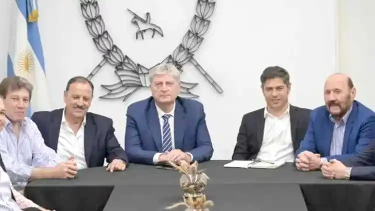 El gobernador Insfrán junto a sus pares
llamaron a votar contra la reforma laboral