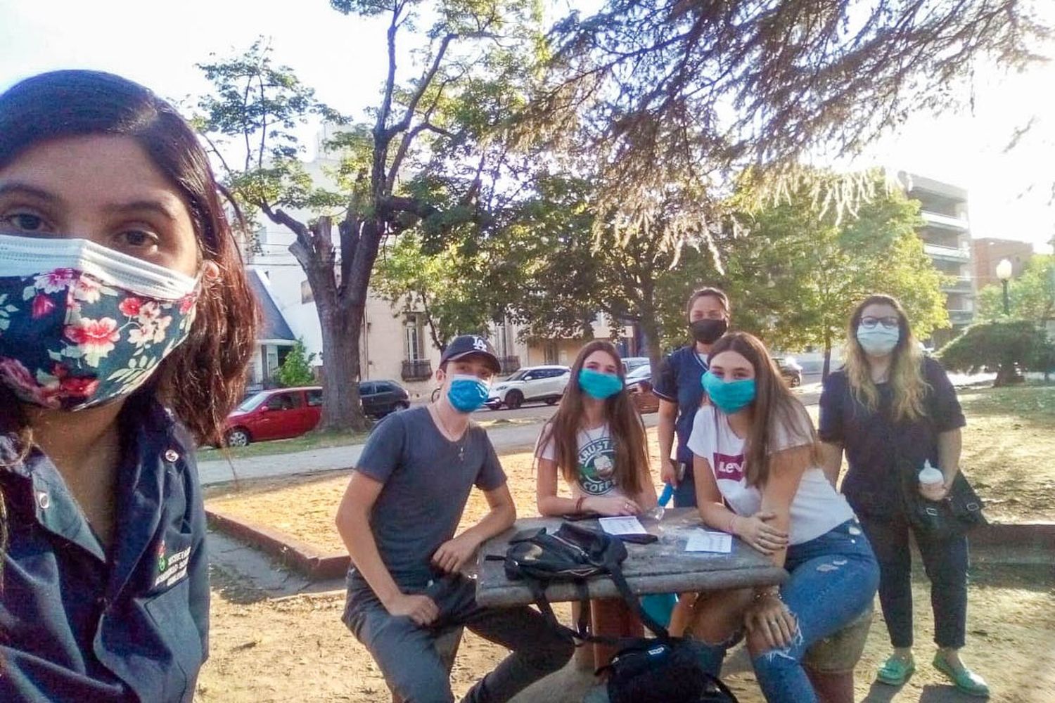 El municipio reparte tapabocas e insta a cumplir con los protocolos
