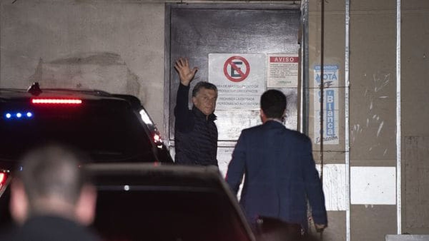 Macri será operado otra vez de su rodilla derecha pero no canceló su agenda