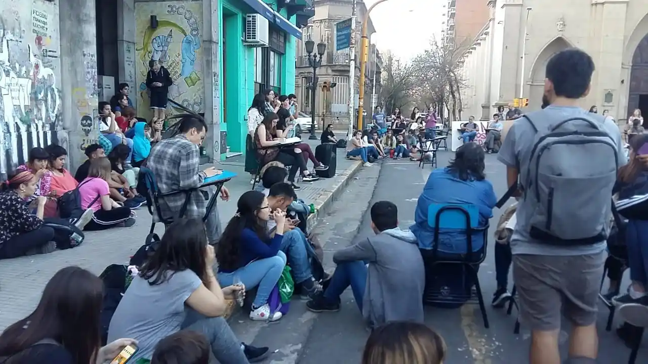 Decidieron continuar con la toma en la Facultad de Educación