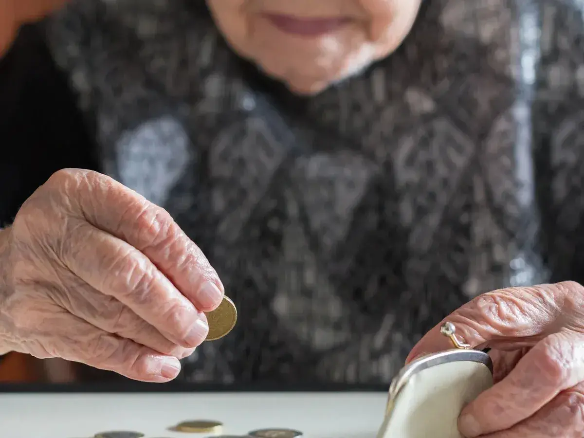 La pobreza golpea a los más grandes: los mayores de 65 años son el grupo en el que más aumentaron las necesidades insatisfechas