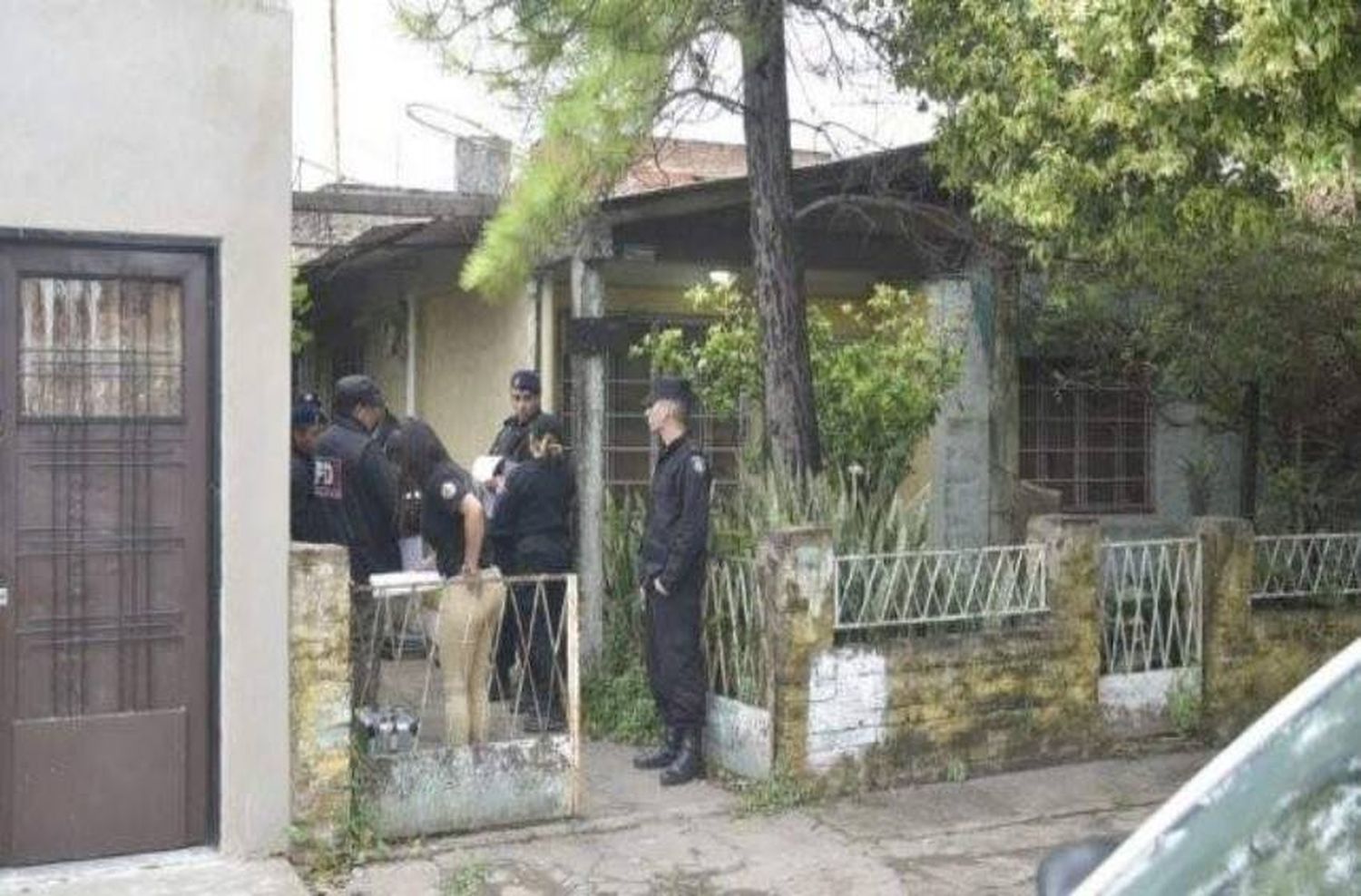 «El hombre de 83 años habría sido golpeado y agredido por gente de su entorno íntimo”