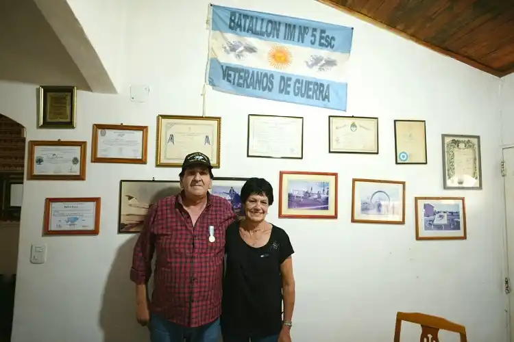 Dos cartas, una guerra y un abrazo que esperó 36 años
