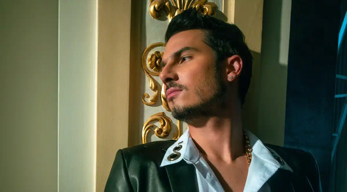 Pipe Bueno marca polémica en un nuevo tema escrito junto a dos venezolanos