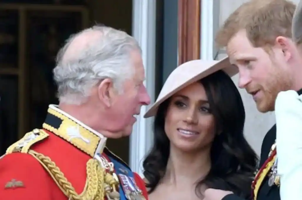 El rey Carlos III invitará al príncipe Harry y a Meghan Markle a su coronación