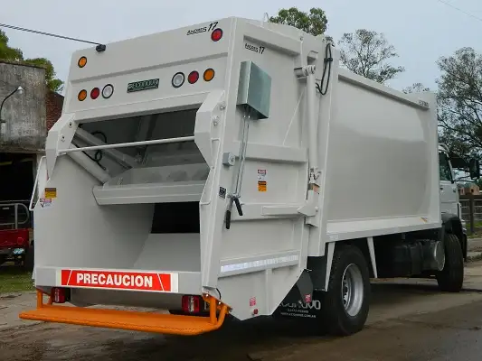 La Municipalidad recibió un nuevo camión compactador 