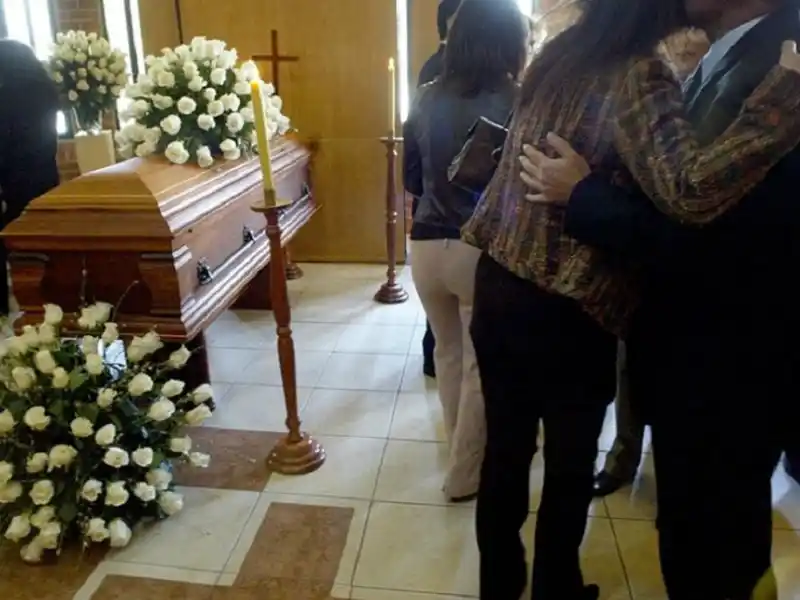 Una mujer "resucitó" cuando estaba por ser metida en el cajón para ser velada