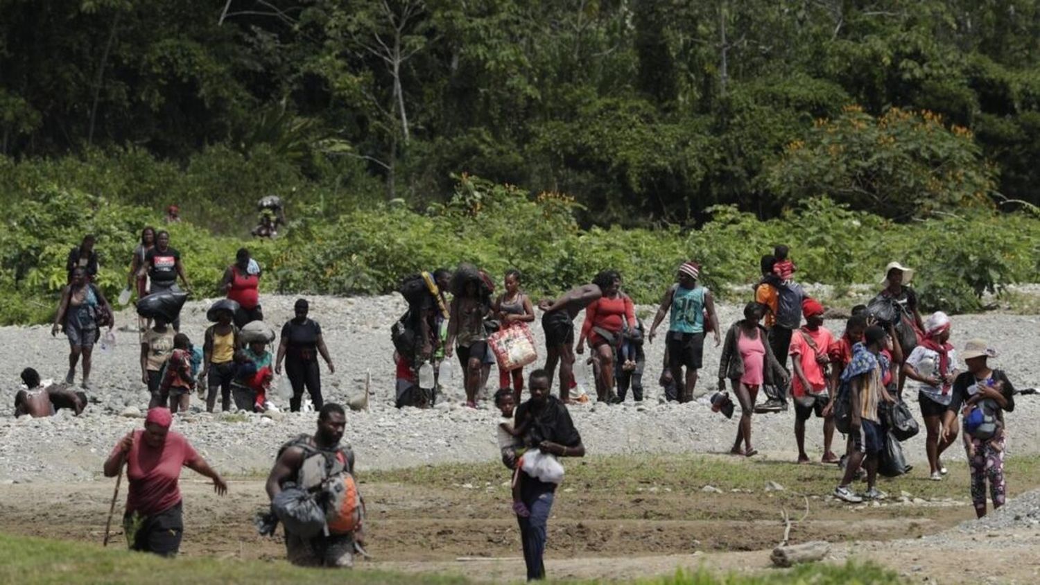 EL TREN DE ARAGUA y EL CLAN DEL GOLFO tienen el NEGOCIO REDONDO a costa de la tragedia de la migración