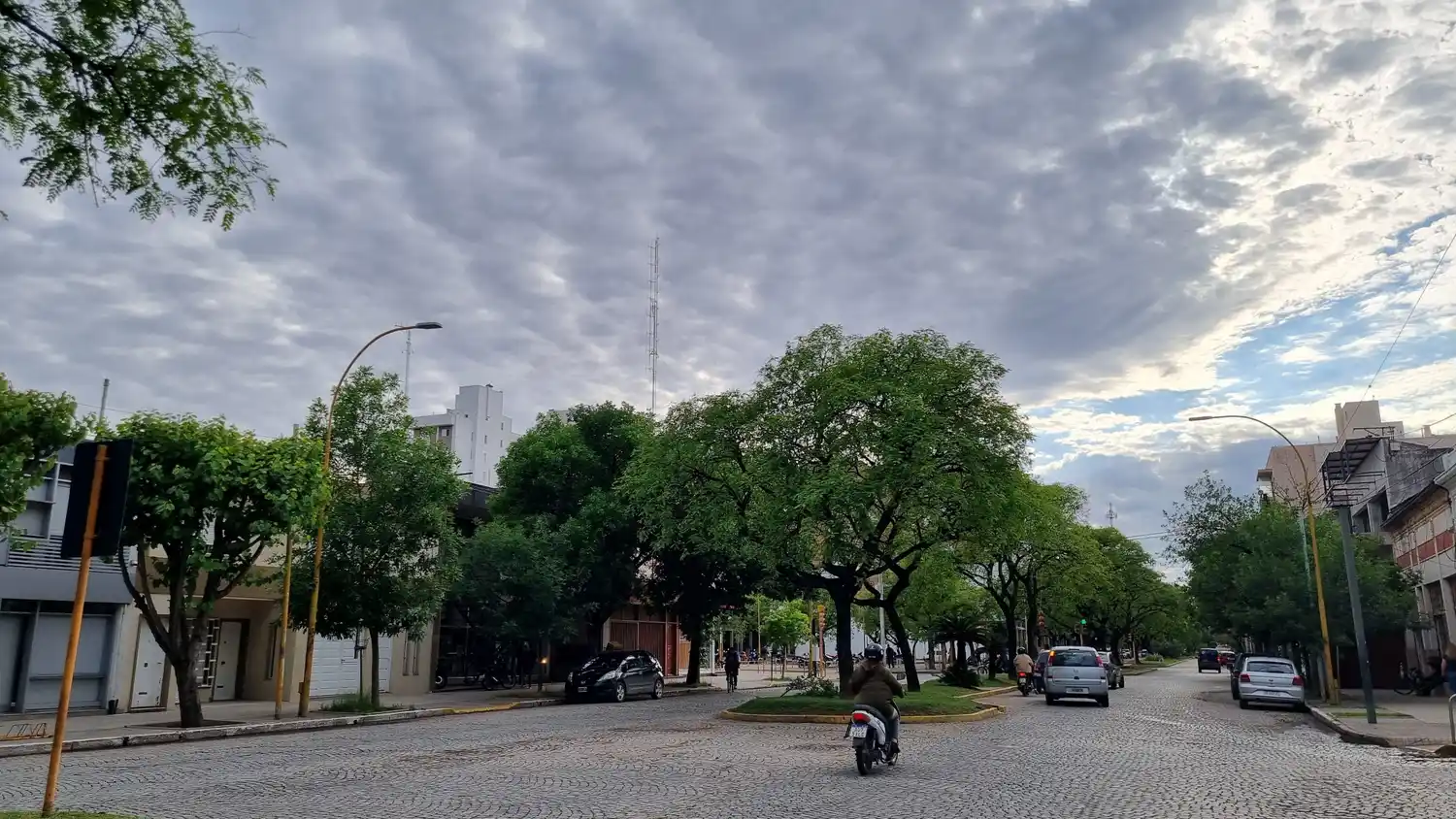 Cielo parcialmente nublado y altas temperaturas en San Francisco