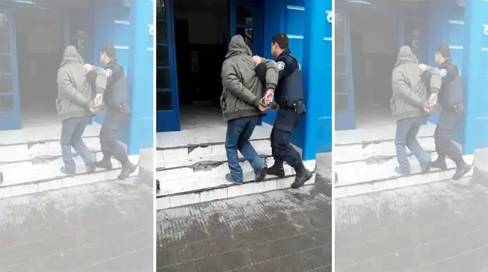 Llegó a su casa y había un "extraño" mirando televisión en su living