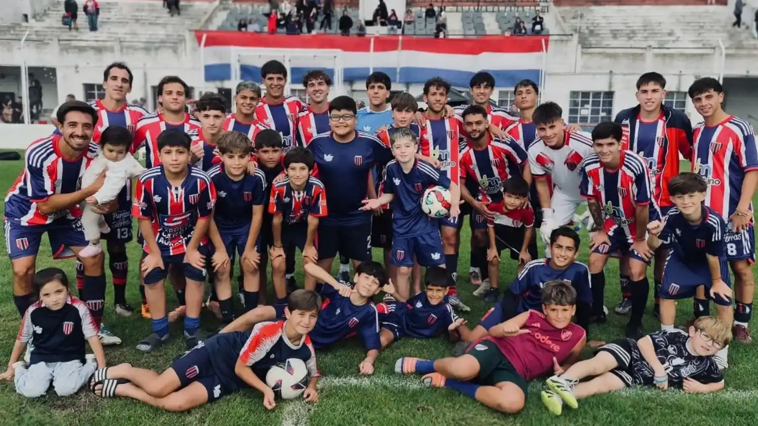 FOTO CLUB FERRO Ferro suma y sigue.