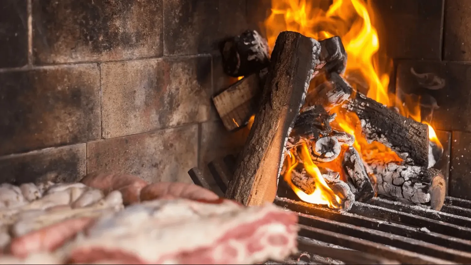 “Si usás este tipo de madera vas a arruinar el asado”: la advertencia de los parrilleros expertos