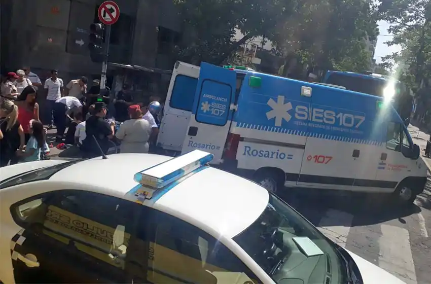 Una ciclista fue atropellada por un colectivo en el microcentro