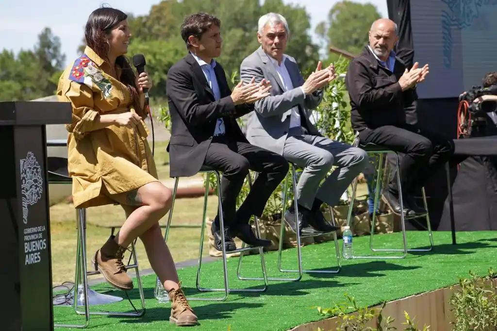 Axel Kicillof y Daniela Vilar presentaron la estrategia contra el cambio climático