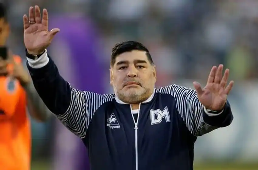 Diego Maradona deberá ser operado por un coágulo en el cerebro