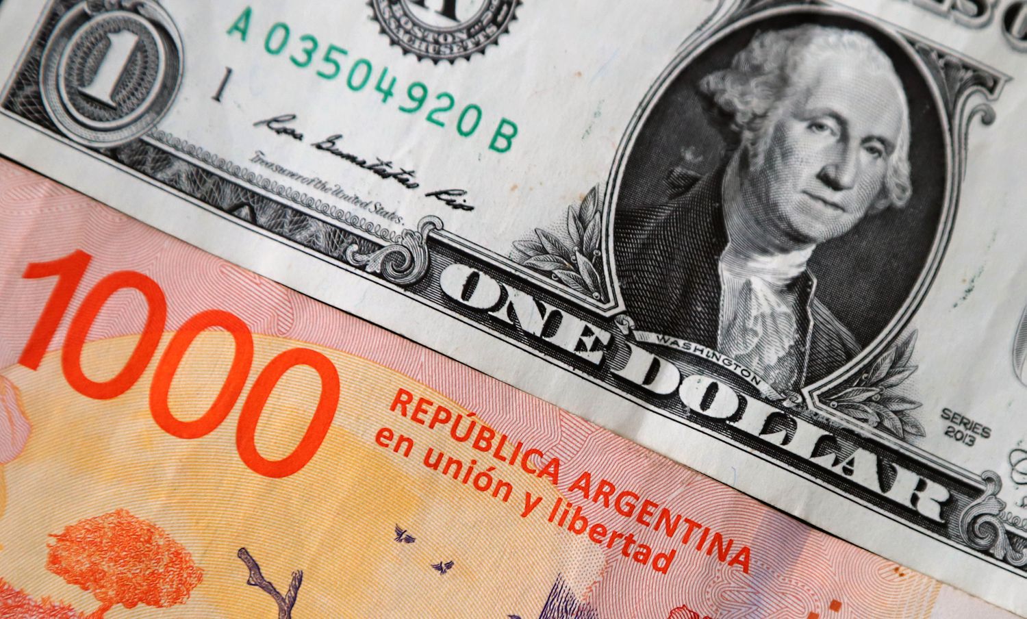 Los exportadores terminan recibiendo una mayor cantidad de pesos que los que obtendrían si tuvieran que liquidar el 100%.