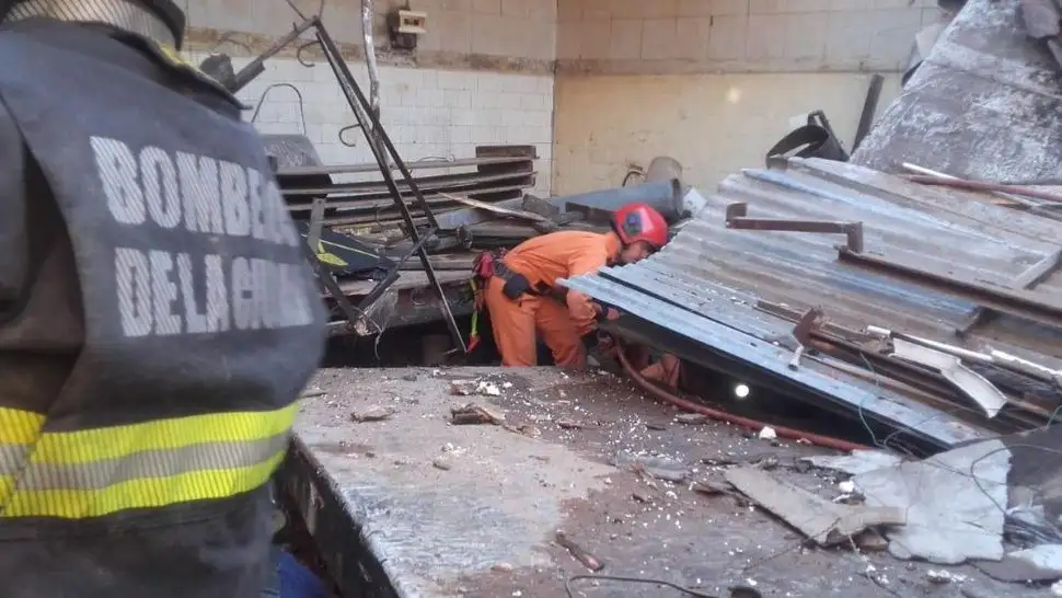 Mataderos: se derrumbó panadería y un empleado está grave