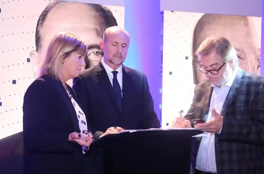 Desde el equipo de Perotti avalaron el modelo de debate de candidatos a gobernador