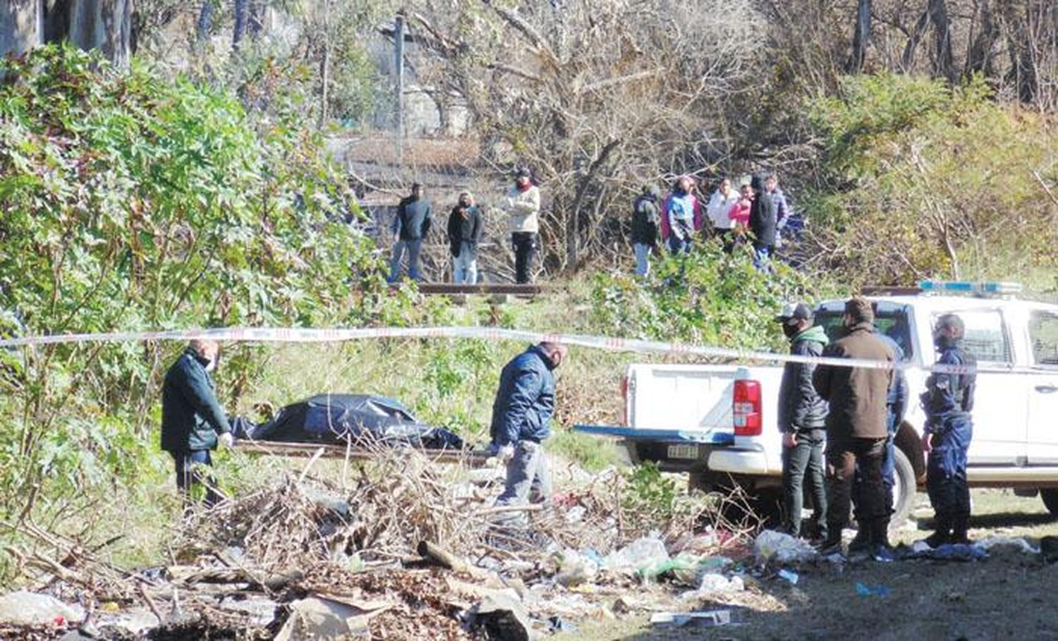 El cuerpo del hombre encontrado el domingo por la mañana presenta signos de haber sido quemado vivo