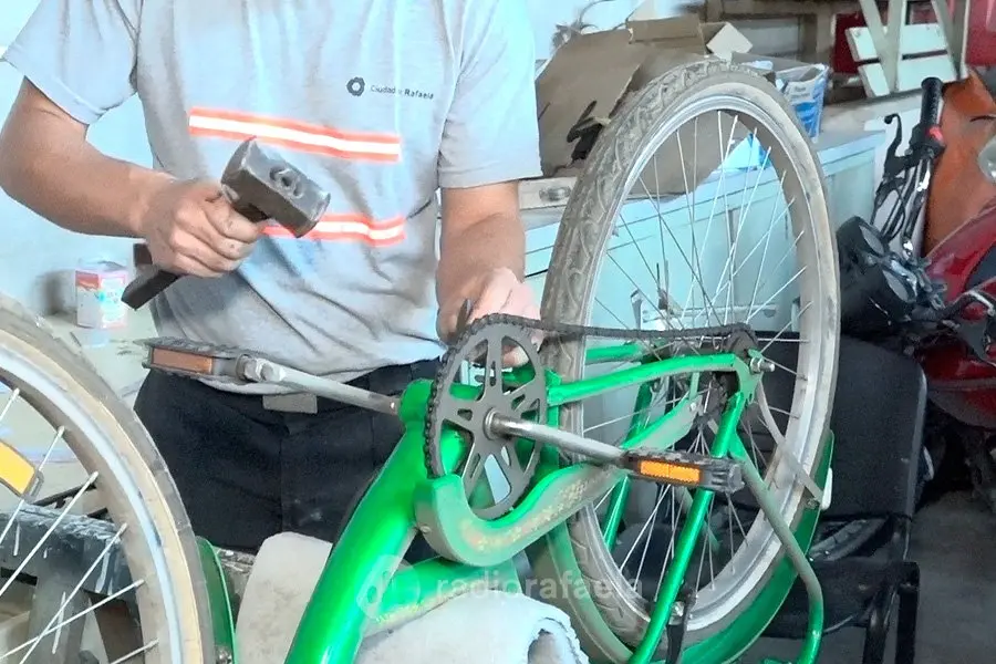 Acuñado de bicicletas: esto consiste en marcar la bicicleta con el número de DNI, lo que facilita su identificación en caso de robo