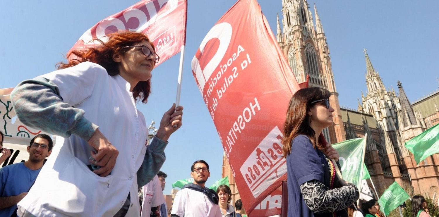 Médicos bonaerenses en estado de "alerta" exigen reapertura de paritarias