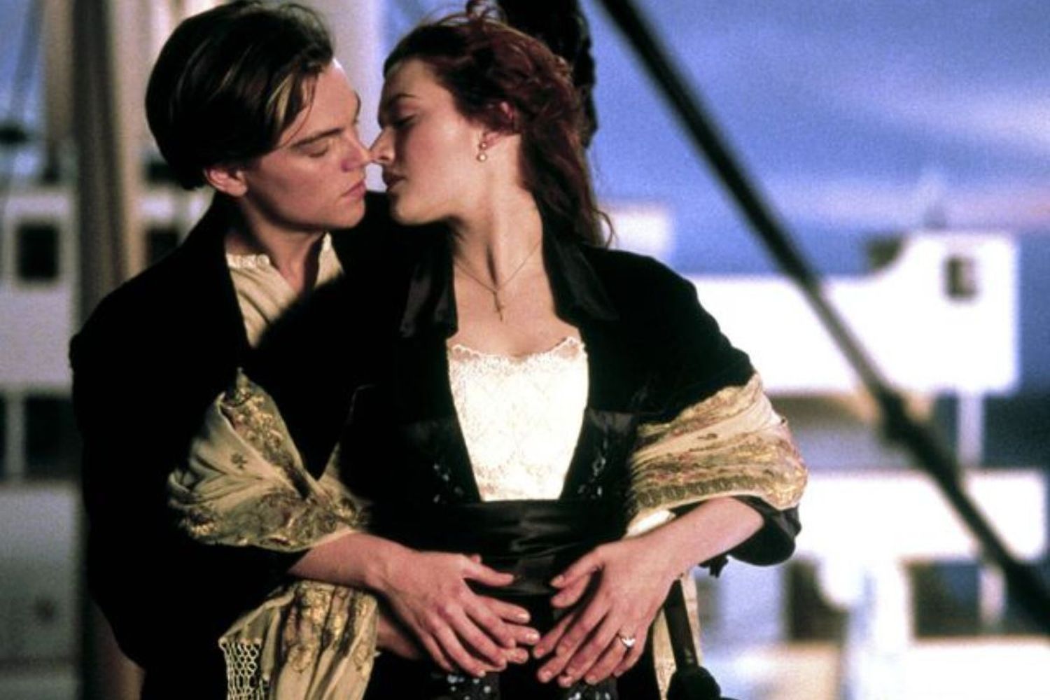 La química intacta: DiCaprio y Winslet se dieron un beso a casi tres décadas de Titanic