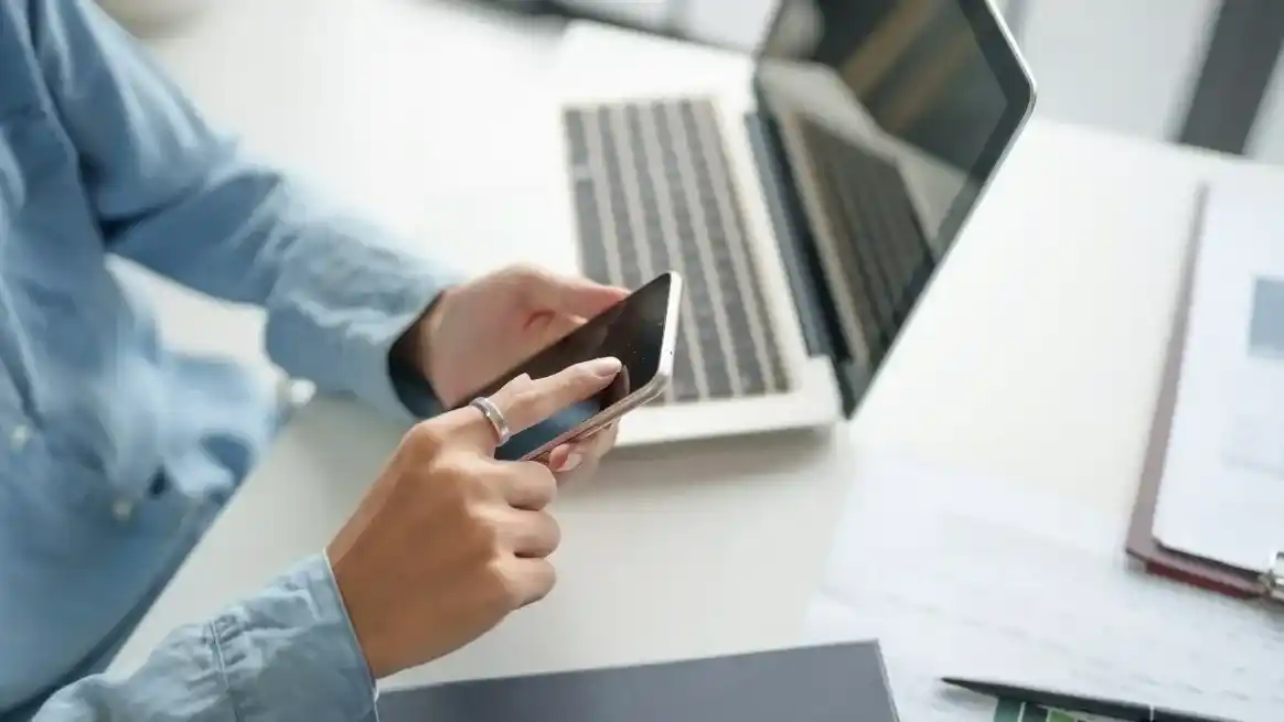Estrés digital: cómo el uso excesivo del celular impacta en la salud mental