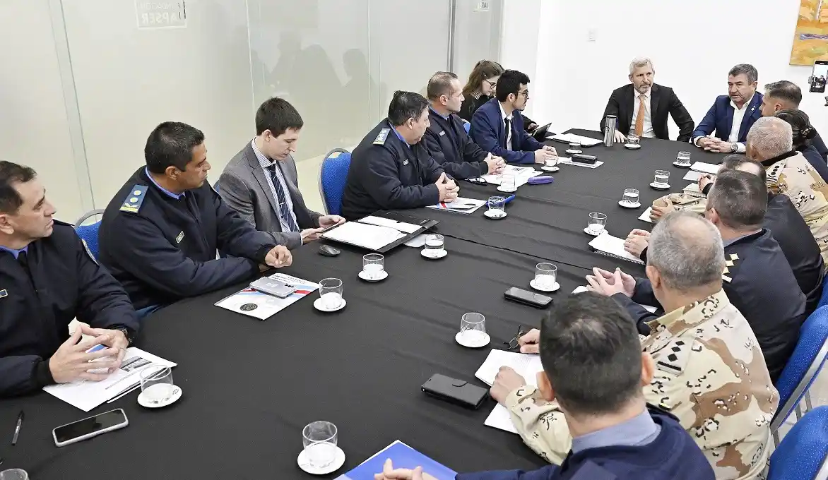Frigerio mantuvo una reunión con personal de la Secretaría de Justicia, Policía y Servicio Penitenciario
