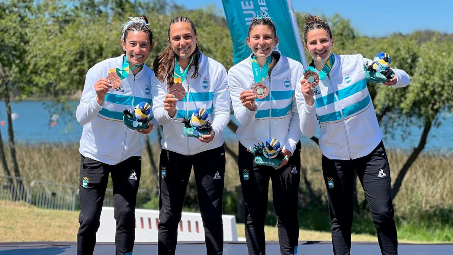 El K4 500 de Ameghino junto a Candelaria Sequeira, Lucia Dalto Aziz y Martina Isequilla / Foto: X @DeportesAR