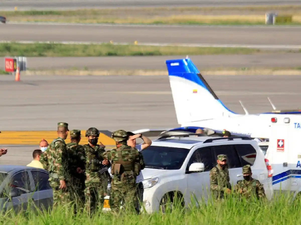 Dos explosiones y tres muertos en un "ataque terrorista" en un aeropuerto
