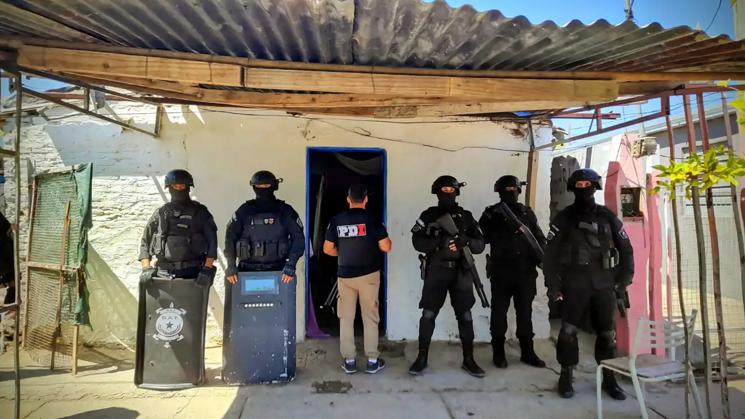 Multioperativo en el barrio Zazpe: los 23 allanamientos terminaron con resultados favorables - 5