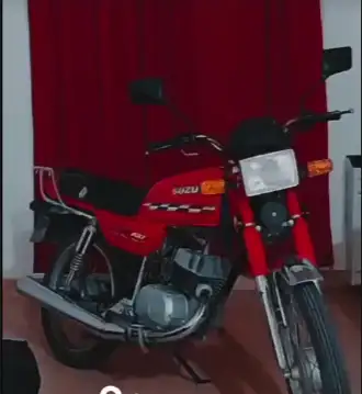 La moto en la que circulaba