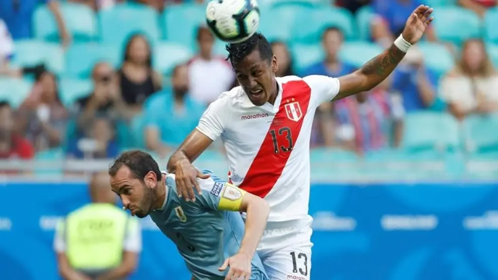 Perú dio el golpe y eliminó a Uruguay