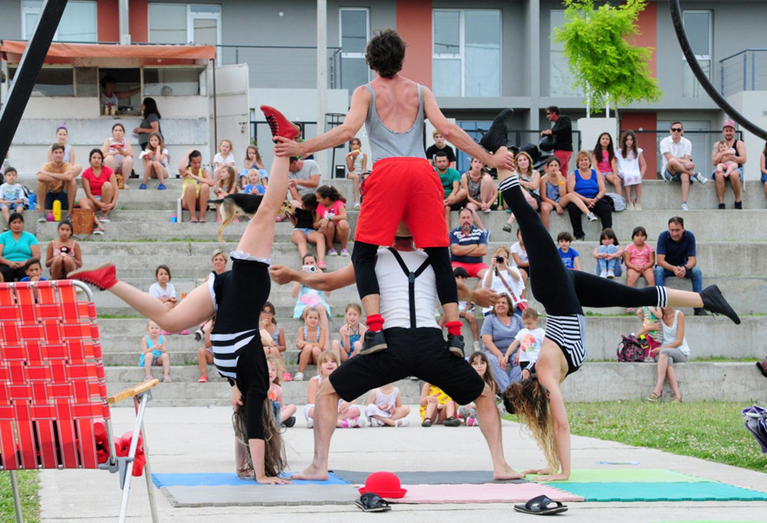 Plaza Circo convocó a decenas de familias que disfrutaron del show