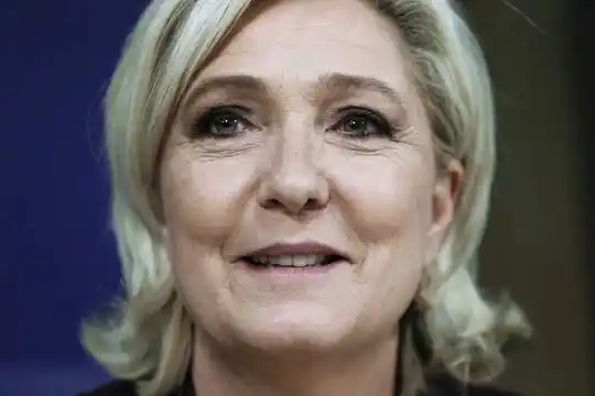 Marine Le Pen espera una clara victoria de la extrema derecha y formar nuevo gobierno